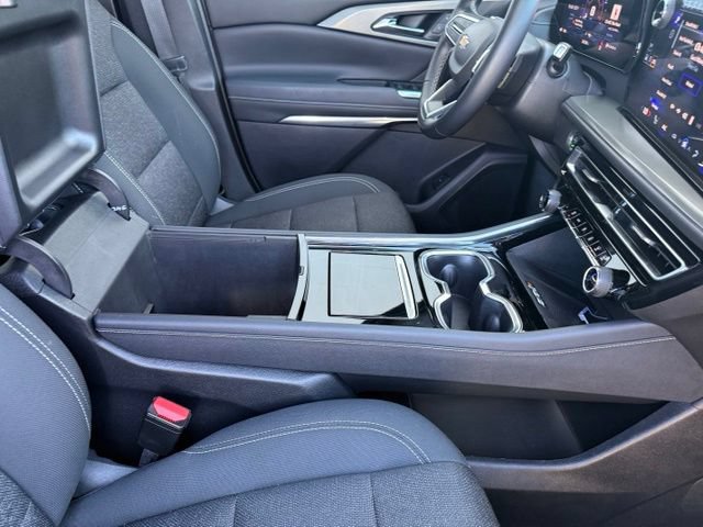 Used 2024 Chevrolet Traverse LT FWD image 16