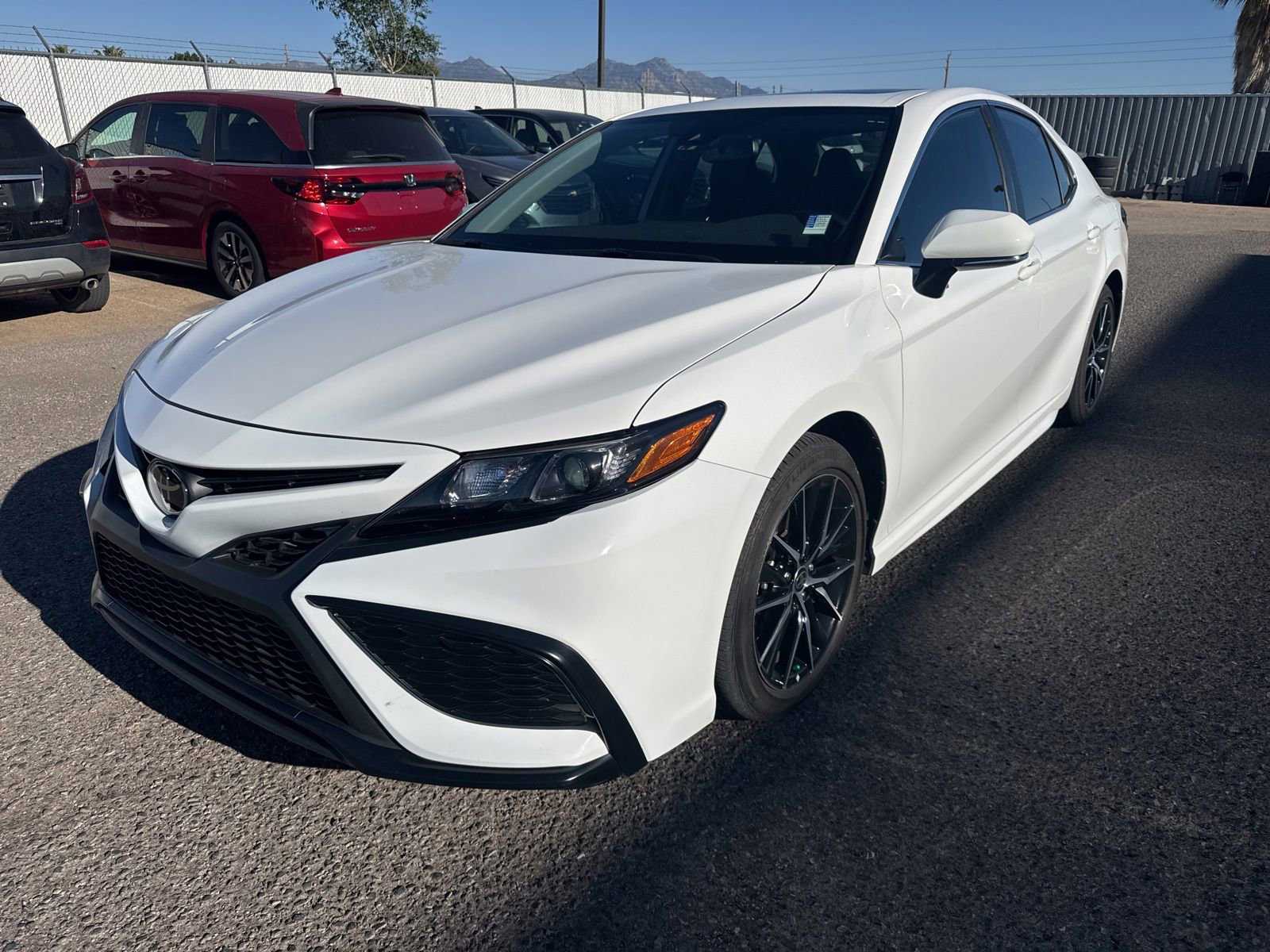 Used 2023 Toyota Camry SE FWD image 1