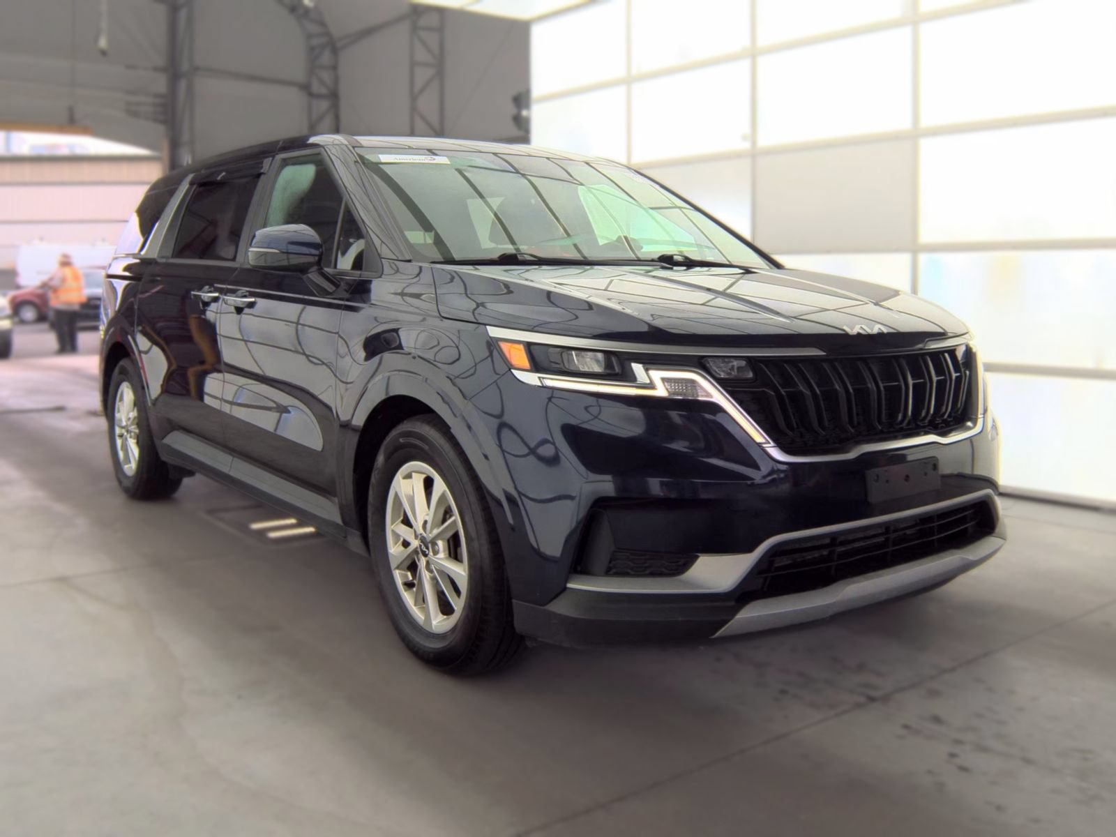 Used 2022 Kia Carnival LX FWD video 2