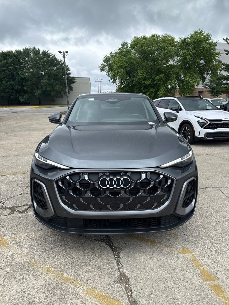 Used 2025 Audi Q5 Premium Plus w/ Premium Plus AWD/4WD image 2