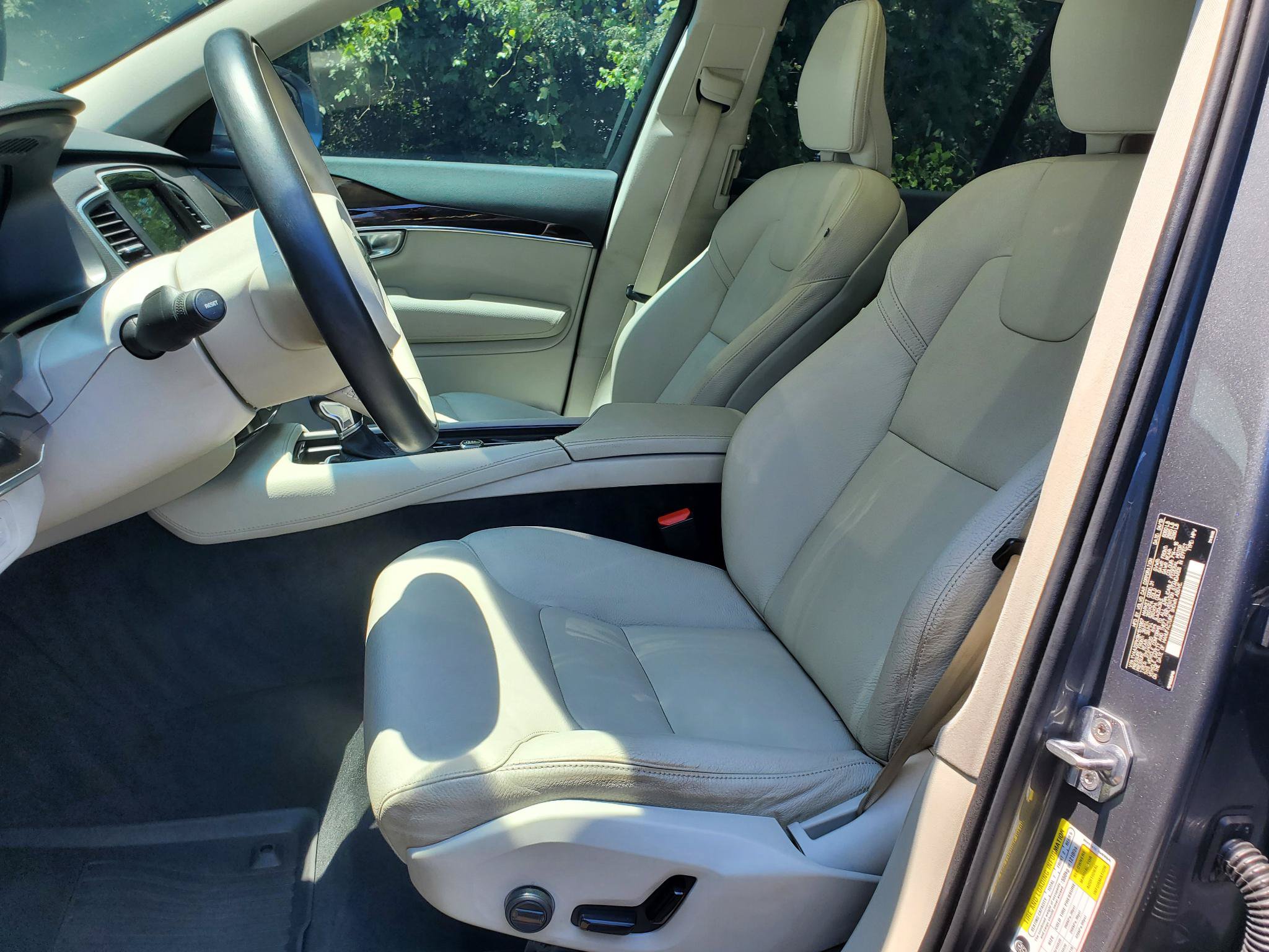 Used 2019 Volvo XC90 T6 Momentum w/ Advanced Package AWD/4WD image 36