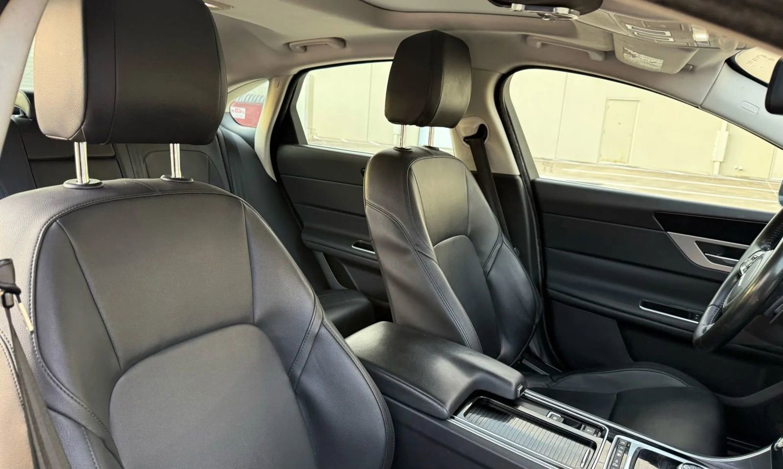 Used 2017 Jaguar XF Premium image 16