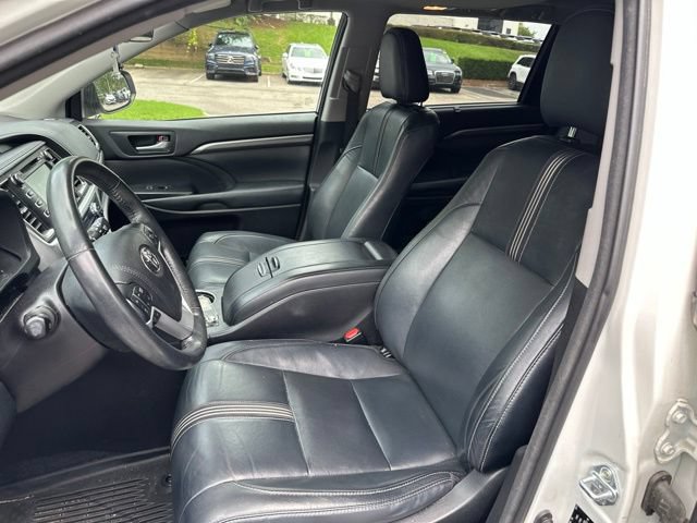 Used 2017 Toyota Highlander SE AWD/4WD image 12
