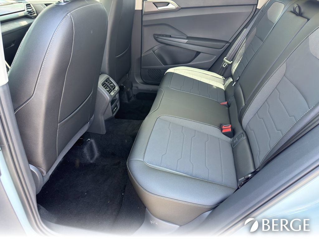 New 2026 Volkswagen Taos SE FWD image 22