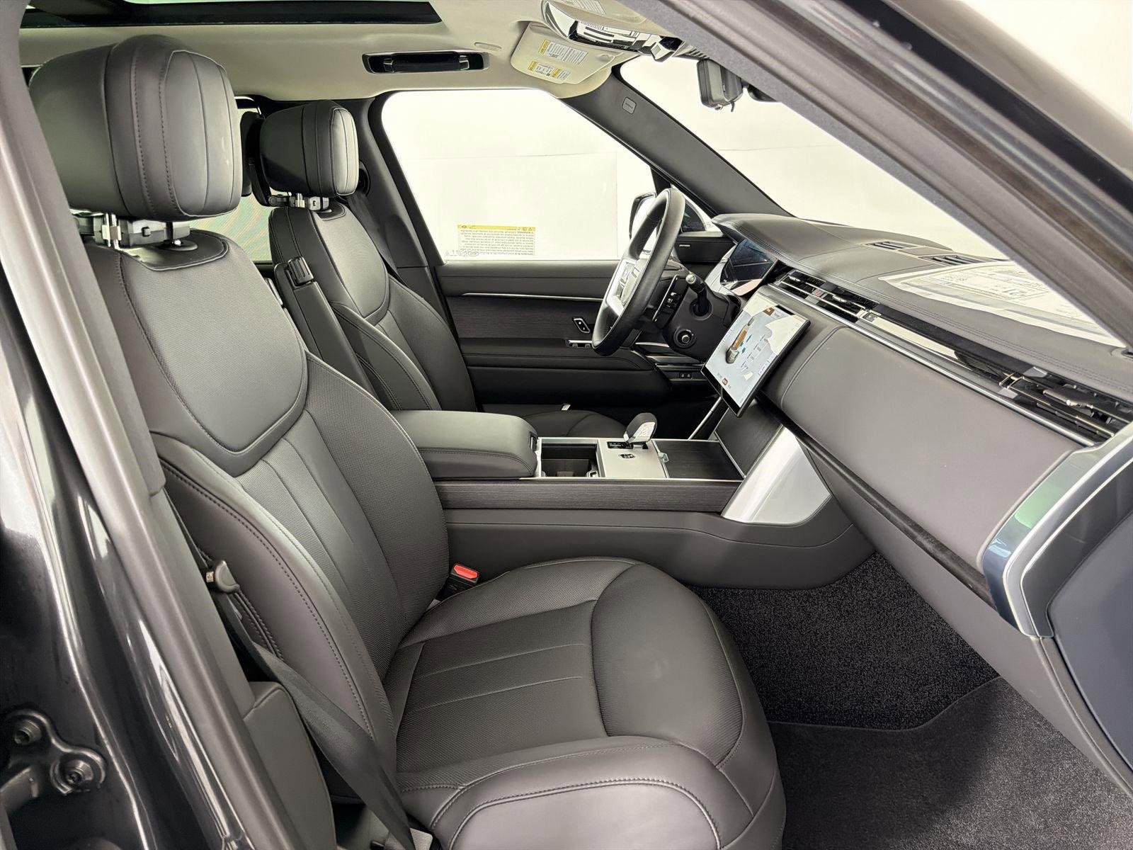 New 2025 Land Rover Range Rover Long Wheelbase SE image 32