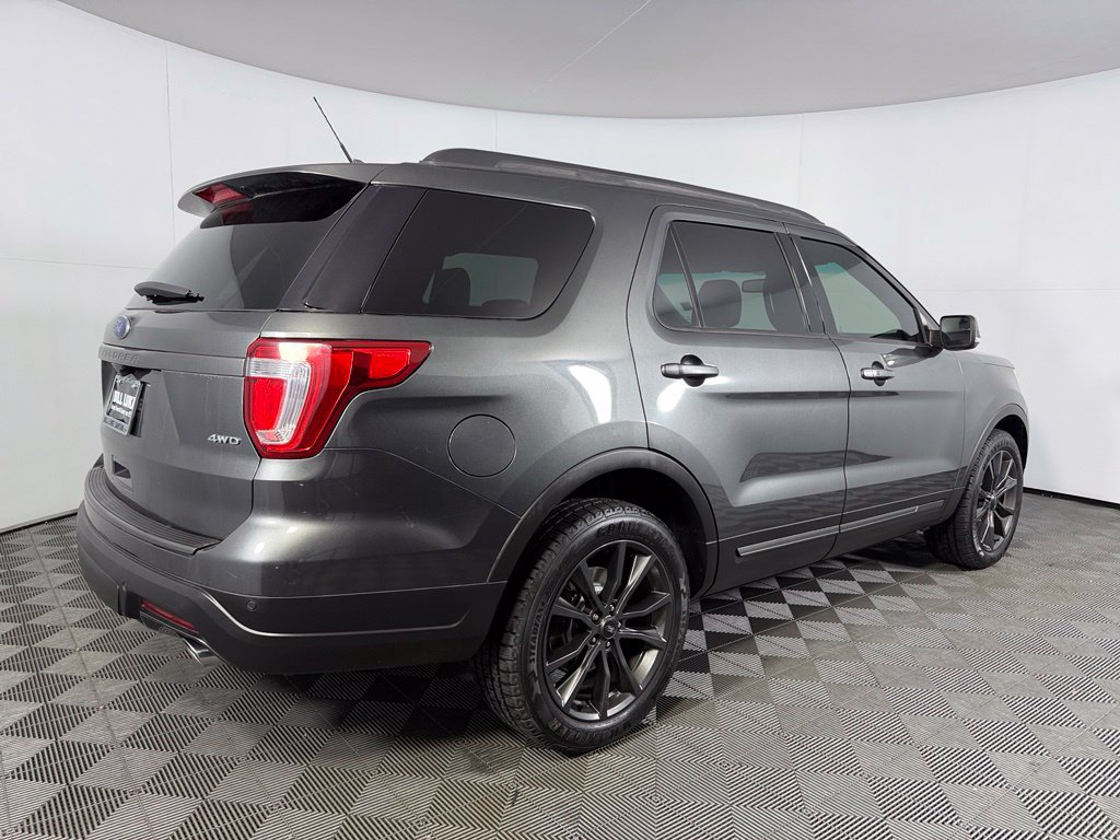 Used 2018 Ford Explorer XLT w/ Equipment Group 202A AWD/4WD image 5