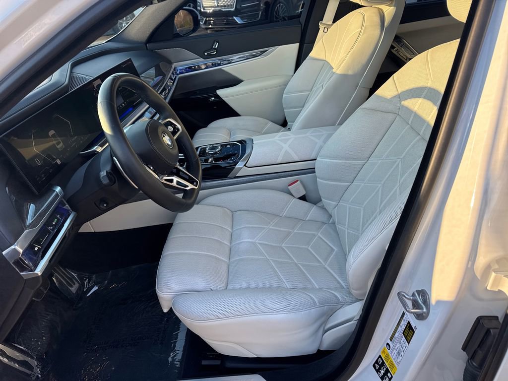 Used 2023 BMW 760i xDrive image 8