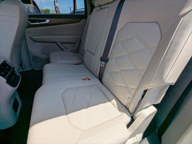 Certified 2025 Volkswagen Atlas SE FWD image 21
