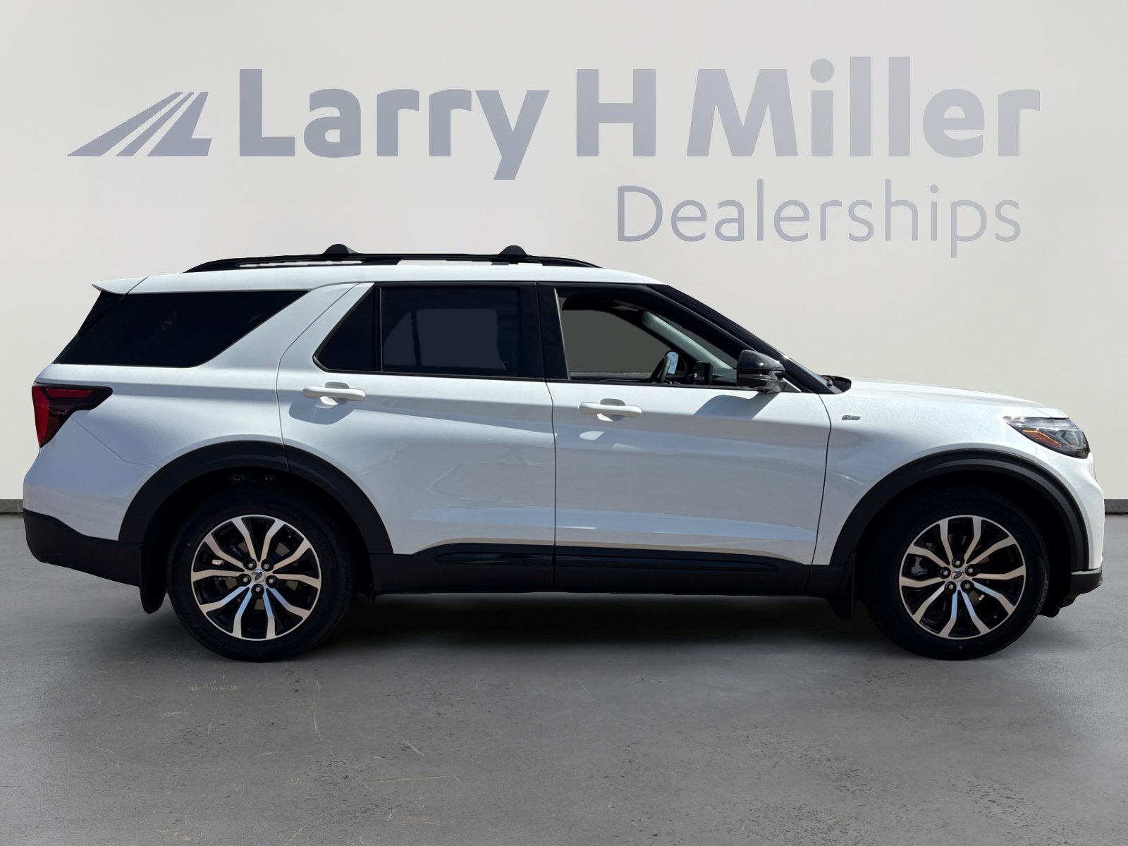 New 2025 Ford Explorer ST-Line image 6