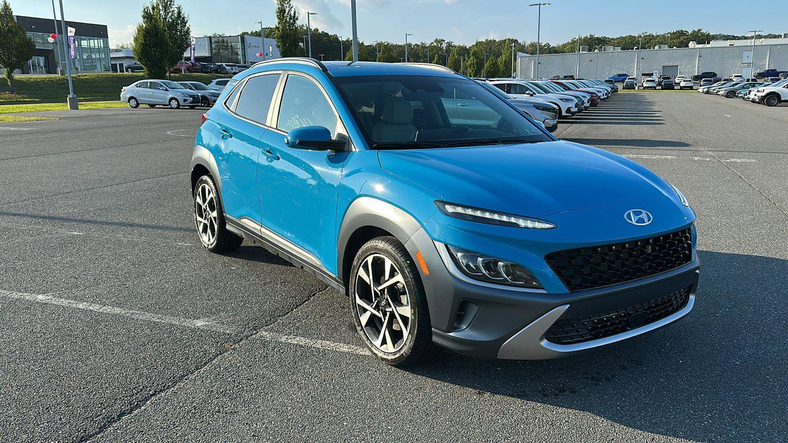 Certified 2022 Hyundai Kona Limited w/ Cargo Package image 1