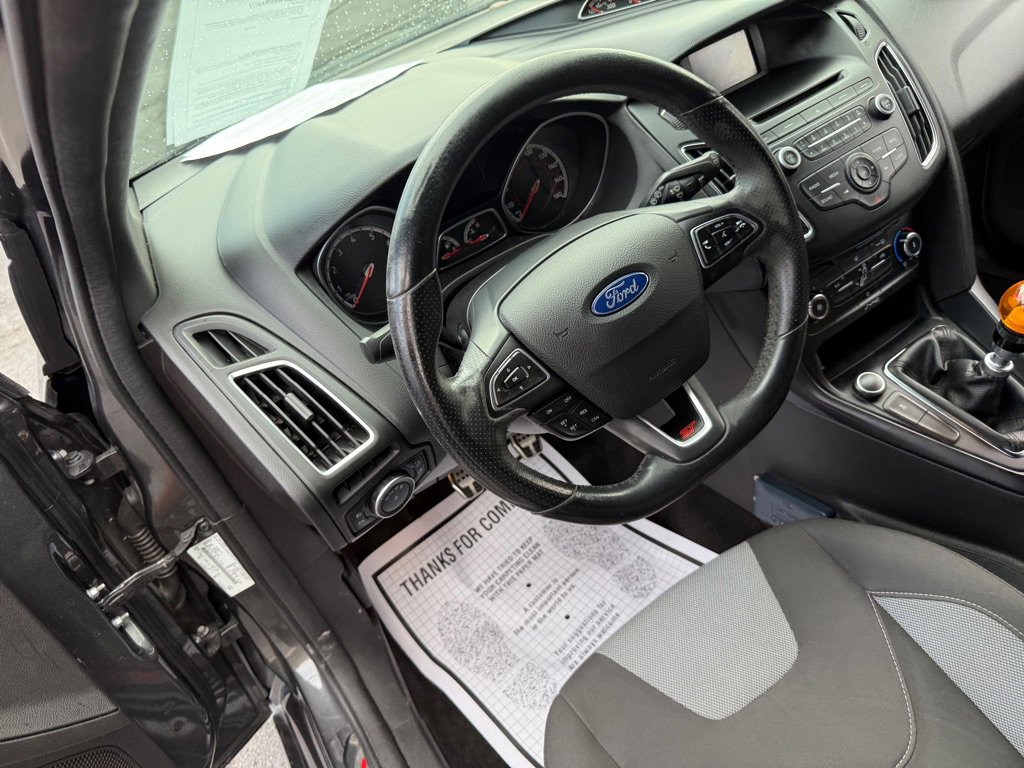 Used 2017 Ford Focus ST image 45