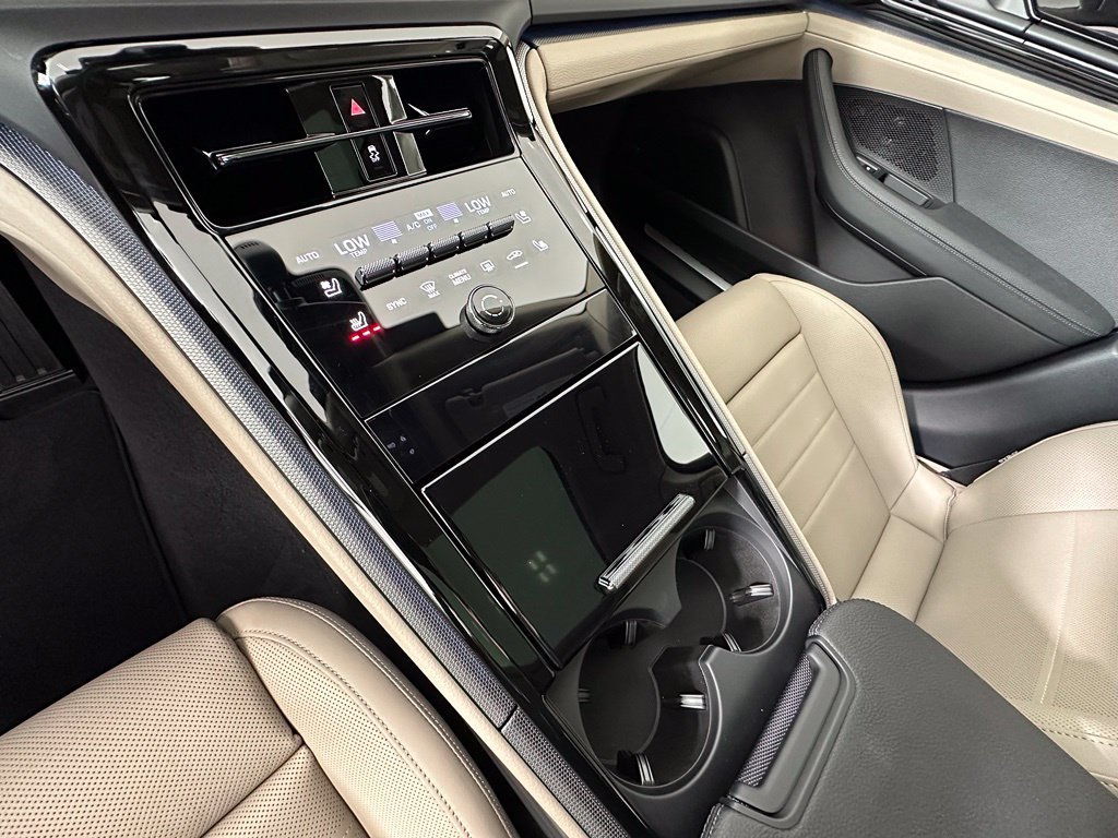 Used 2026 Porsche Panamera RWD image 36