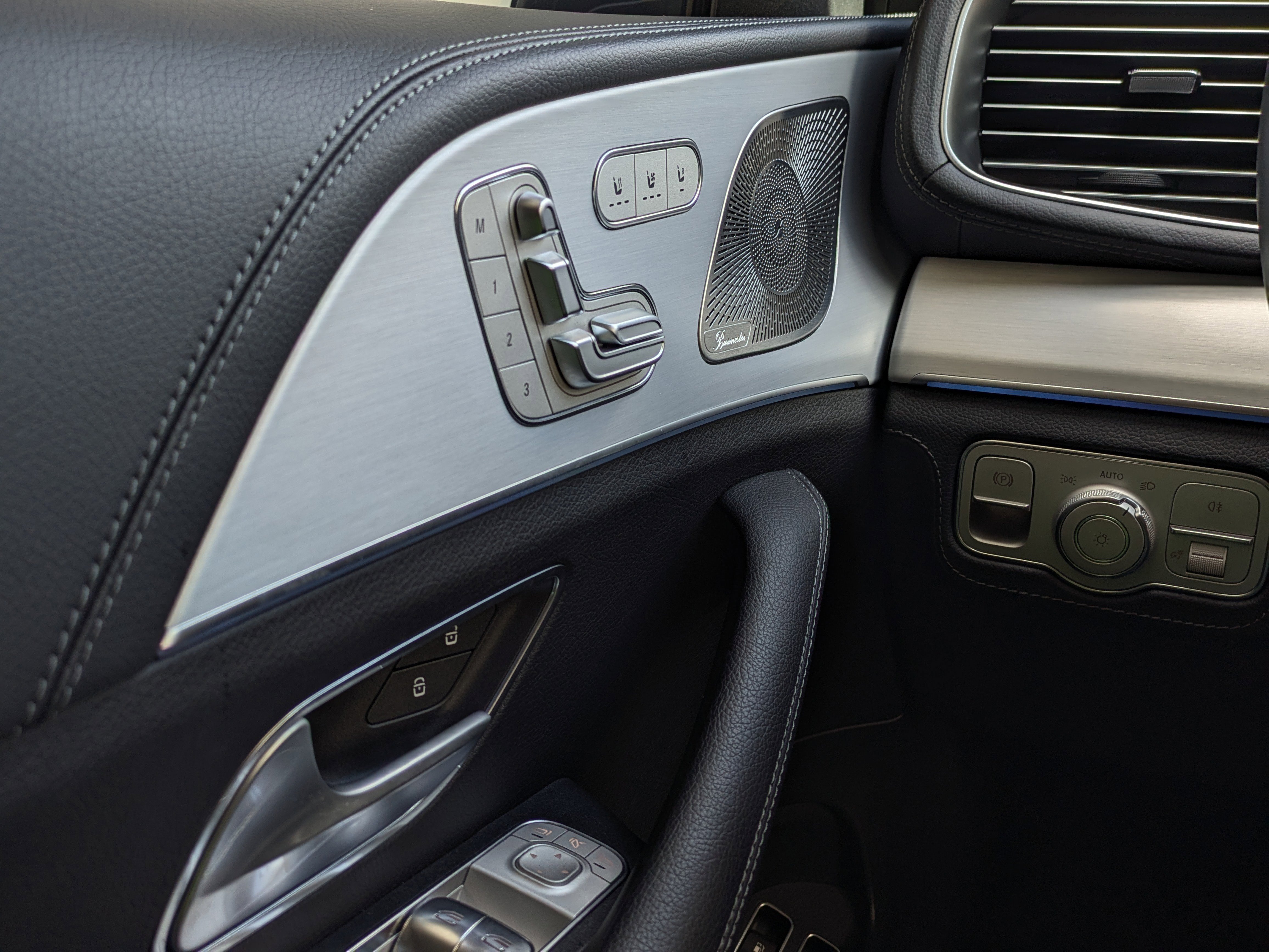 Used 2025 Mercedes-Benz GLE 450e 4MATIC image 26