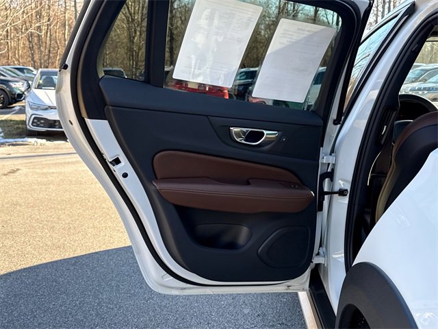 Used 2024 Volvo V60 B5 Cross Country Ultimate image 21