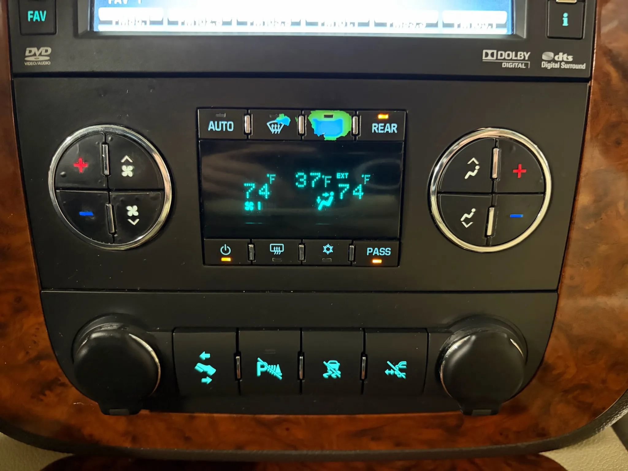 Used 2012 GMC Yukon XL Denali image 47