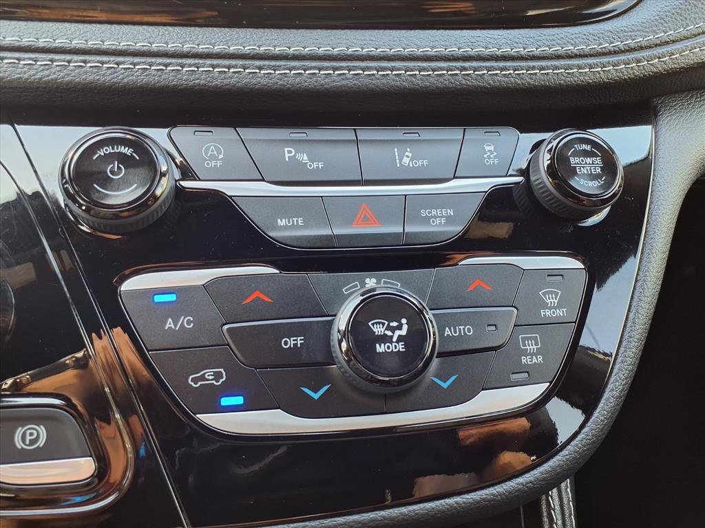 Used 2024 Chrysler Pacifica Limited w/ S Appearance Package image 9