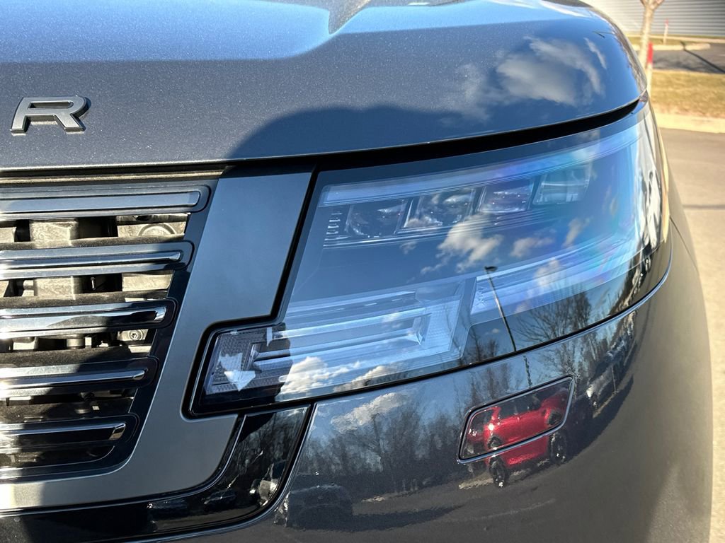 New 2025 Land Rover Range Rover SV image 7