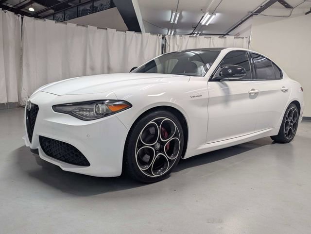 Used 2022 Alfa Romeo Giulia Veloce RWD image 5