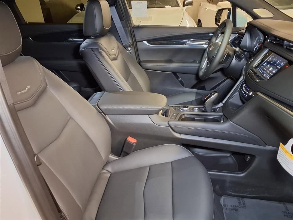 New 2025 Cadillac XT5 Premium Luxury FWD image 6