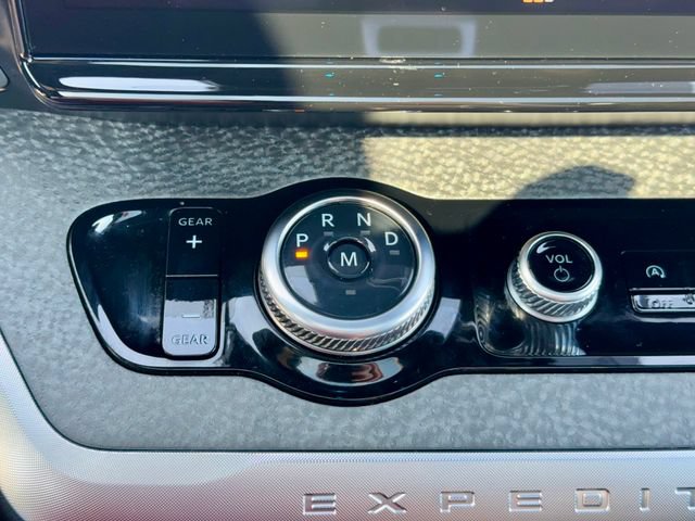 Used 2025 Ford Expedition Tremor AWD/4WD image 22