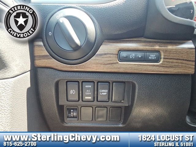 Used 2017 Nissan Titan SL w/ SL Towing Convenience Package image 21