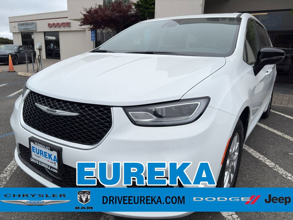 New 2025 Chrysler Pacifica Select