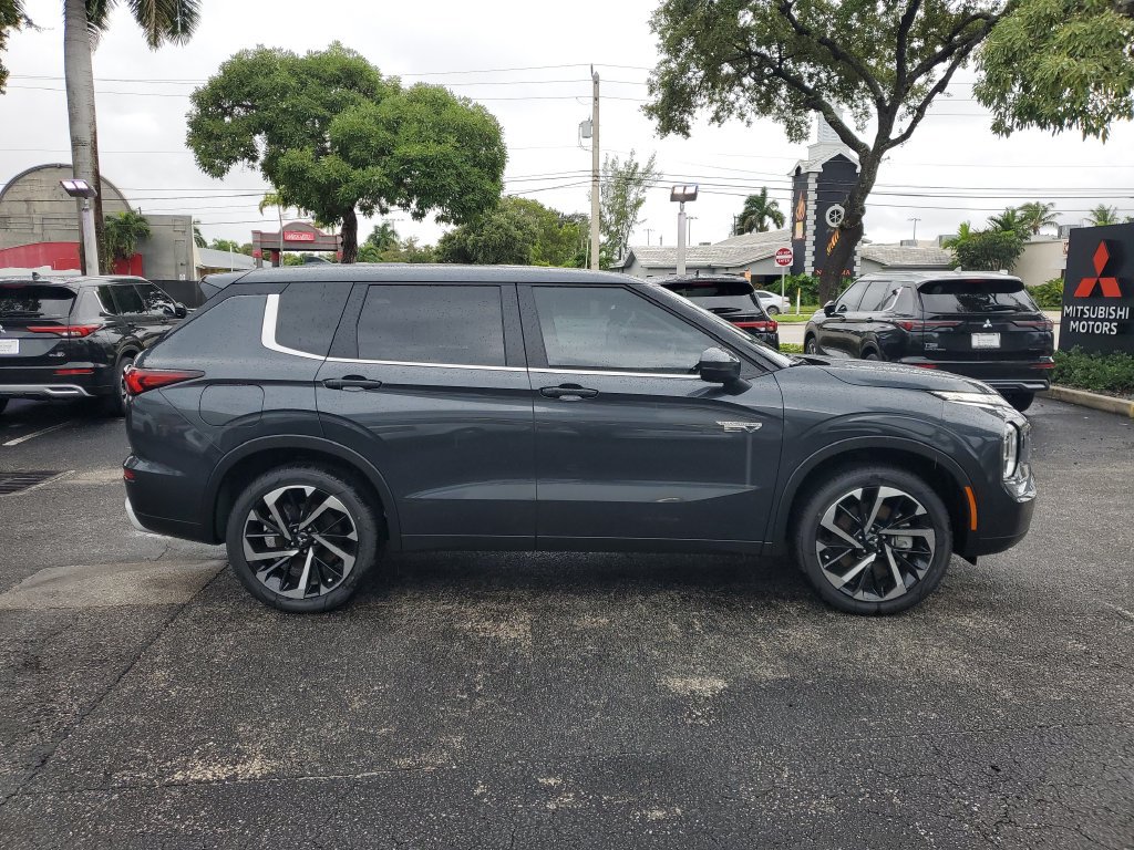 Used 2025 Mitsubishi Outlander SE AWD/4WD image 8