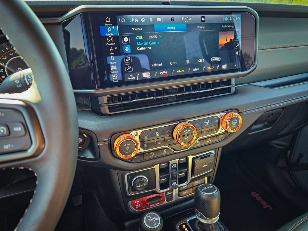 Used 2025 Jeep Gladiator Mojave AWD/4WD image 23