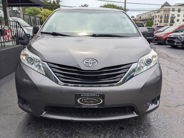 Used 2011 Toyota Sienna LE w/ Towing Pkg FWD image 7