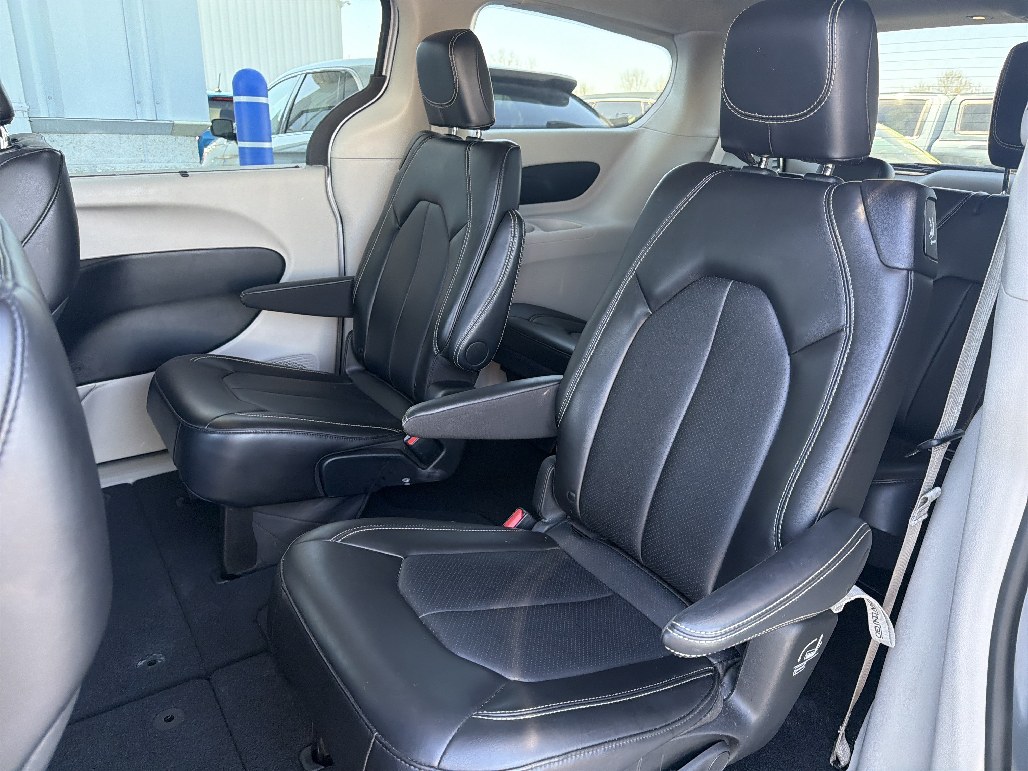 Used 2024 Chrysler Pacifica Touring-L FWD image 29