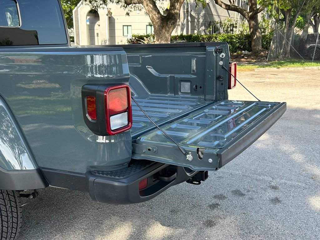 Certified 2025 Jeep Gladiator Sport AWD/4WD image 37