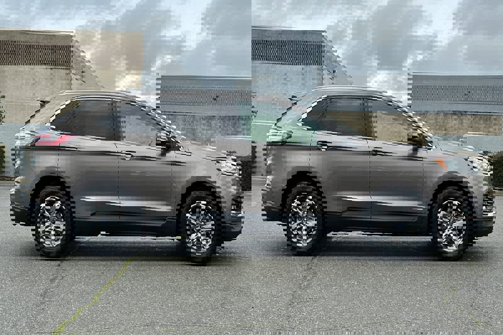 Used 2019 Ford Edge SEL w/ Equipment Group 201A image 6