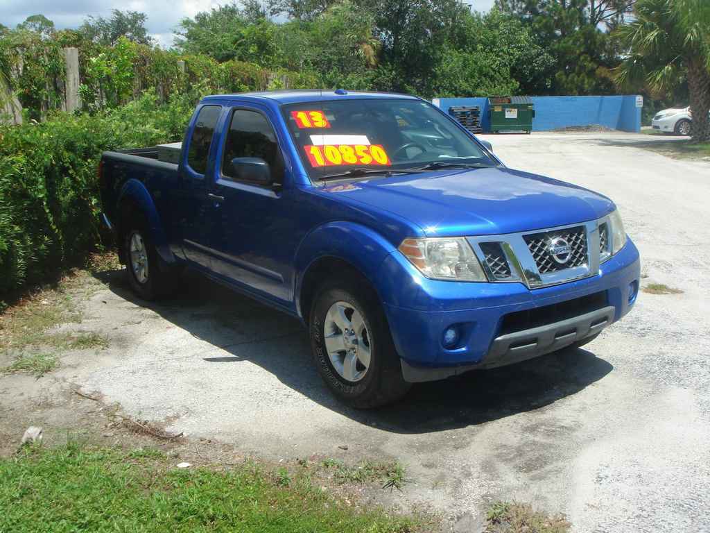 Used 2013 Nissan Frontier SV image 1