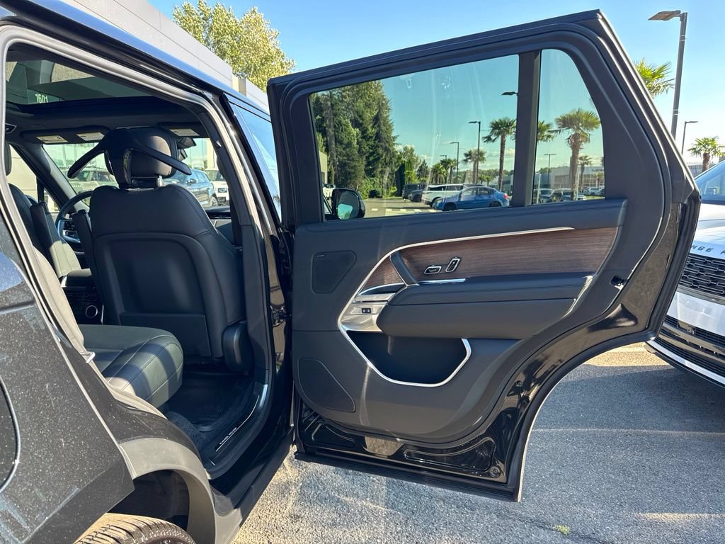 New 2026 Land Rover Range Rover Long Wheelbase SE AWD/4WD image 17