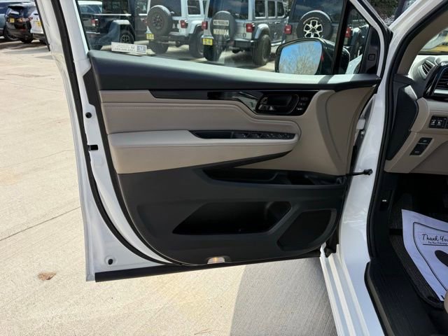 Used 2024 Honda Odyssey Elite image 16