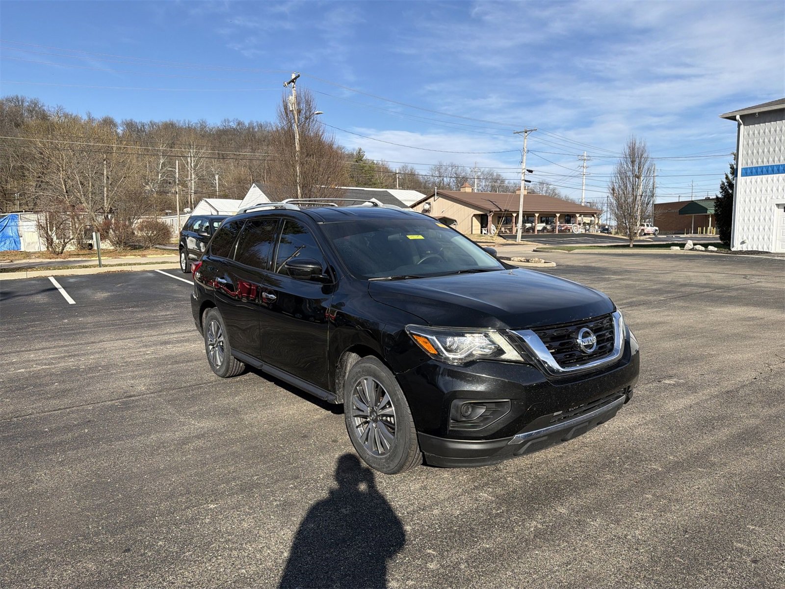 Used 2020 Nissan Pathfinder S image 2