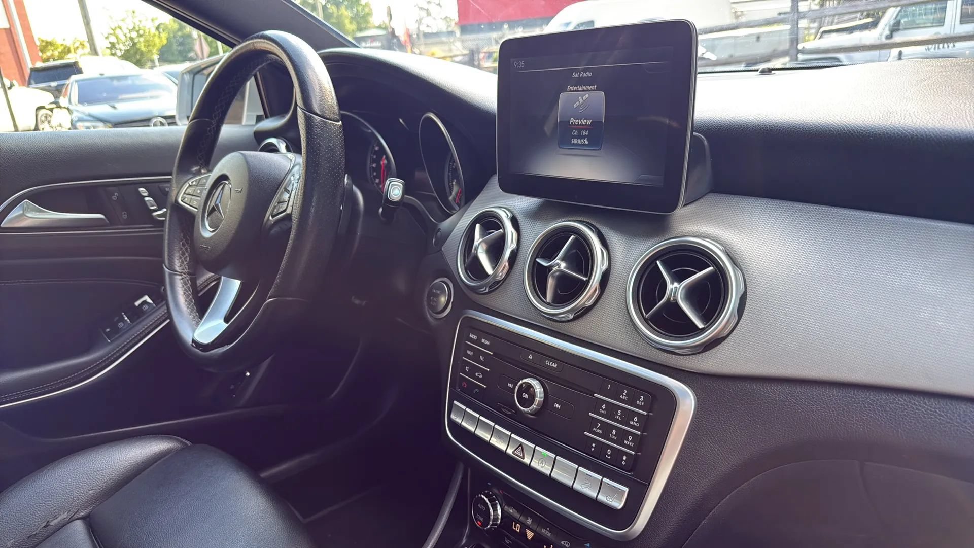 Used 2018 Mercedes-Benz GLA 250 4MATIC image 37