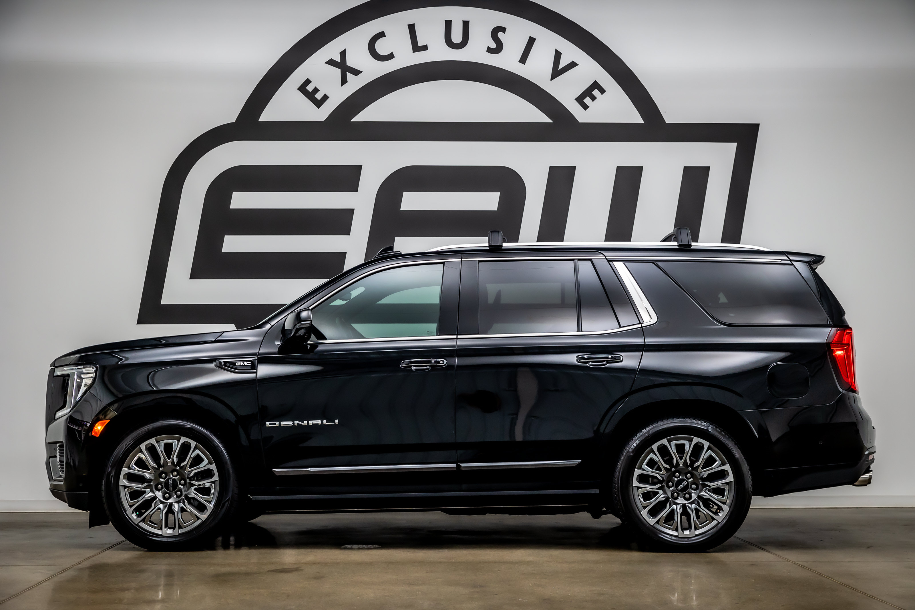 Used 2024 GMC Yukon Denali Ultimate AWD/4WD image 6