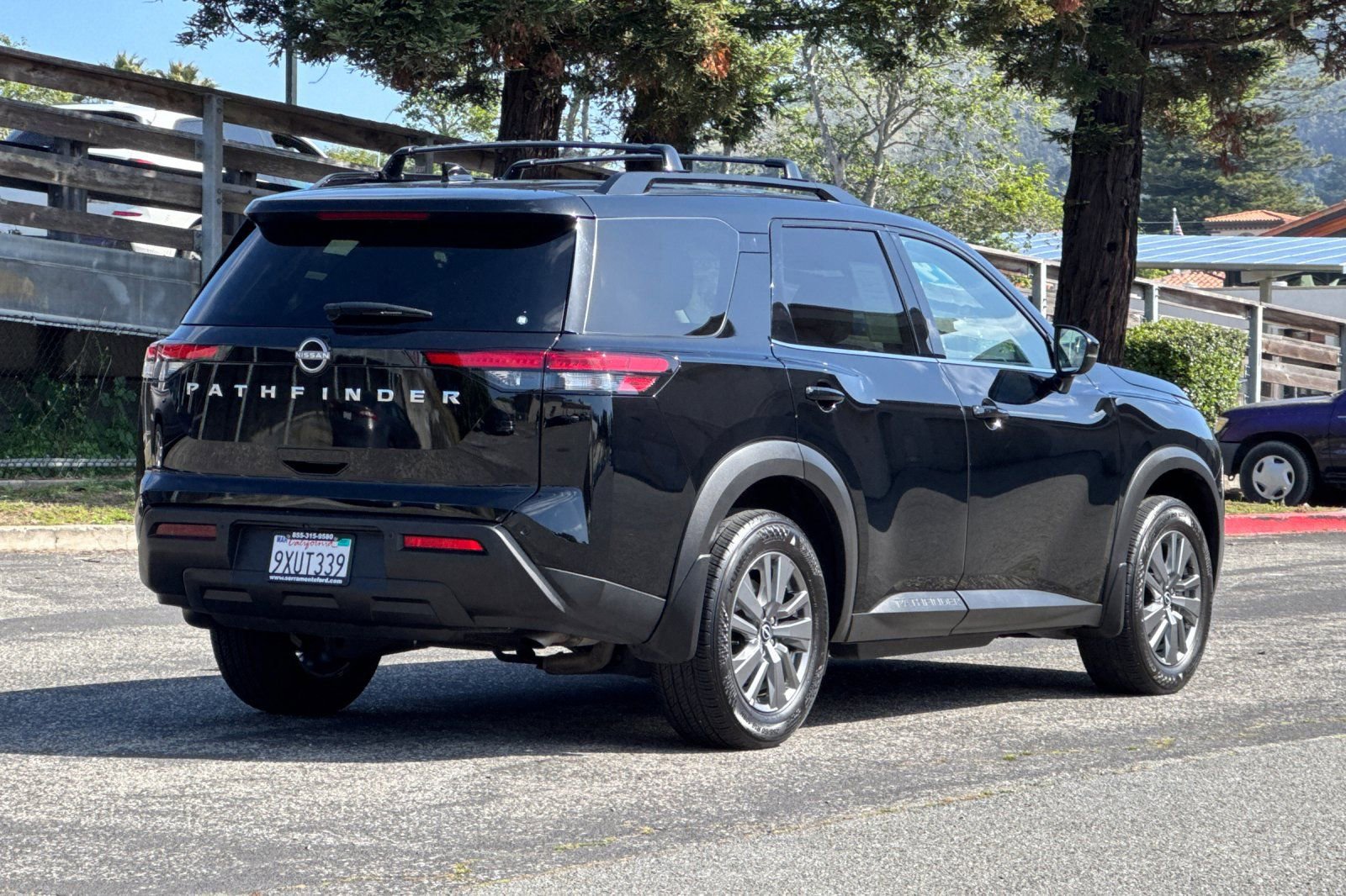 Used 2025 Nissan Pathfinder SV FWD image 4
