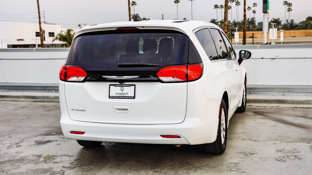 Used 2024 Chrysler Voyager LX FWD image 9