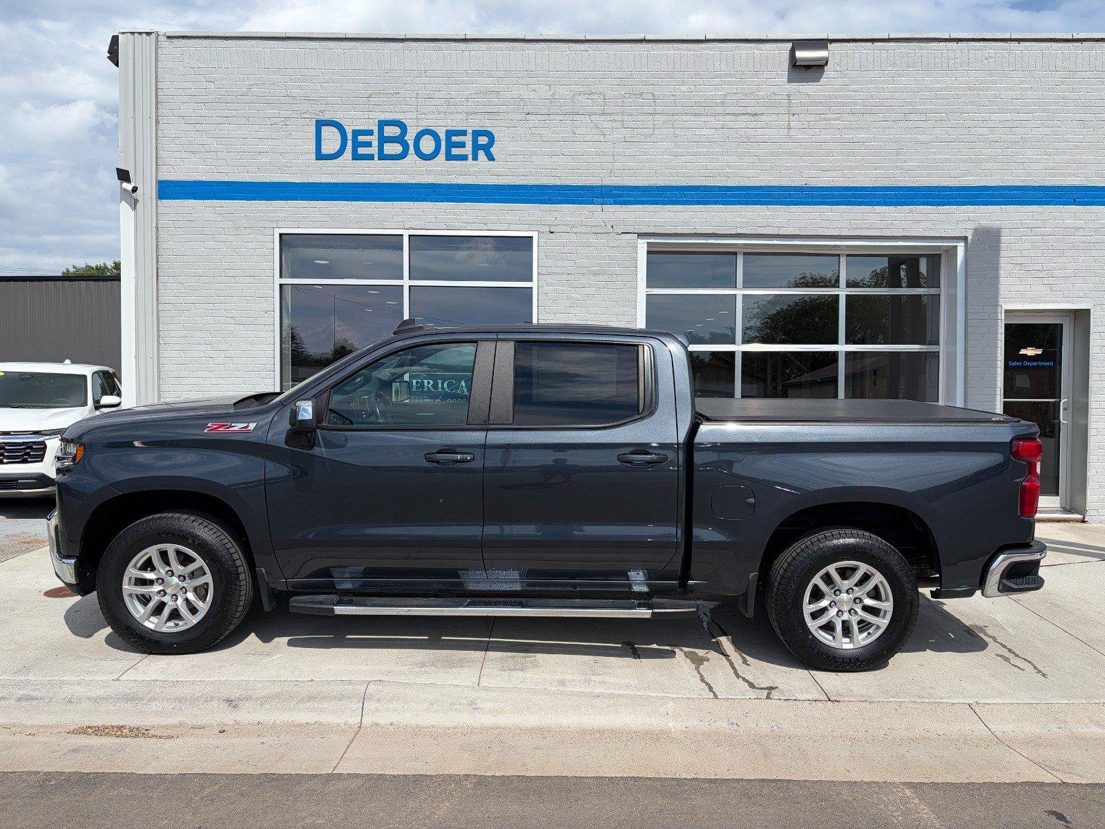 Used 2021 Chevrolet Silverado 1500 LT w/ Z71 Off-Road Package AWD/4WD image 2