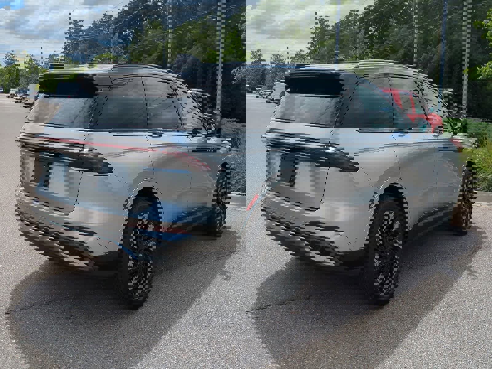 Used 2024 Lincoln Nautilus Reserve w/ Equipment Group 202A image 8