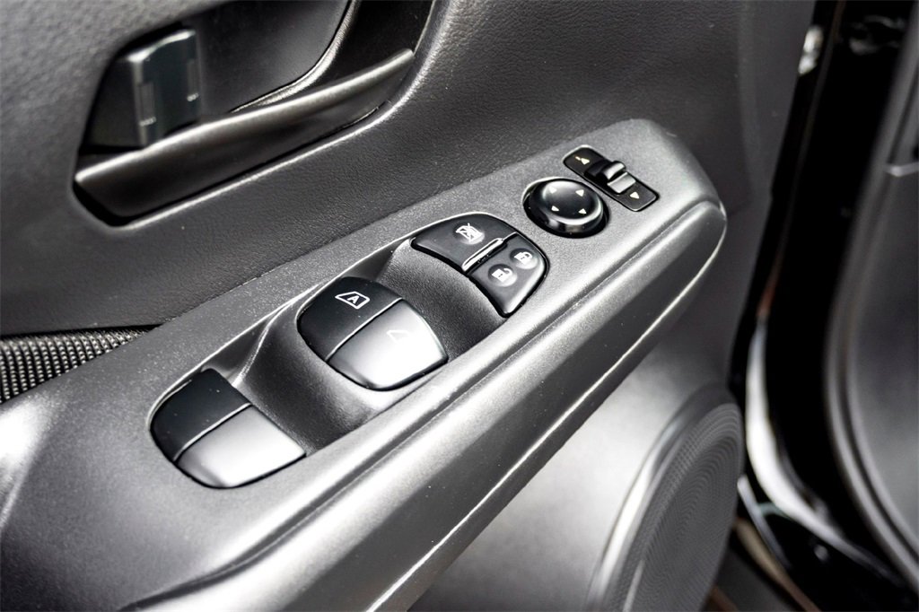 Used 2025 Nissan Kicks Play S image 11