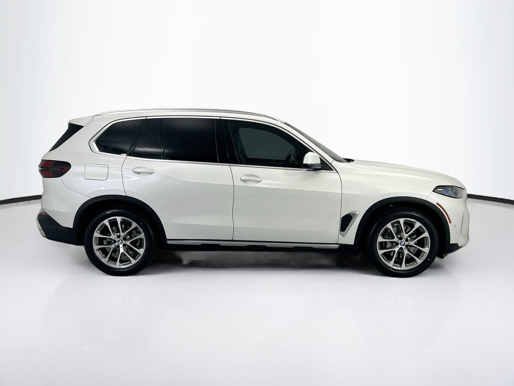 Certified 2024 BMW X5 xDrive40i w/ Premium Package AWD/4WD image 4