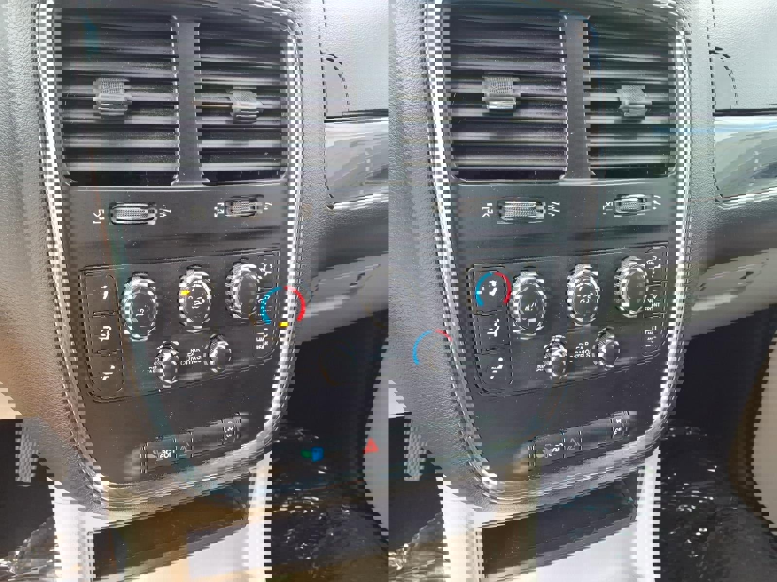 Used 2017 Dodge Grand Caravan SXT image 12