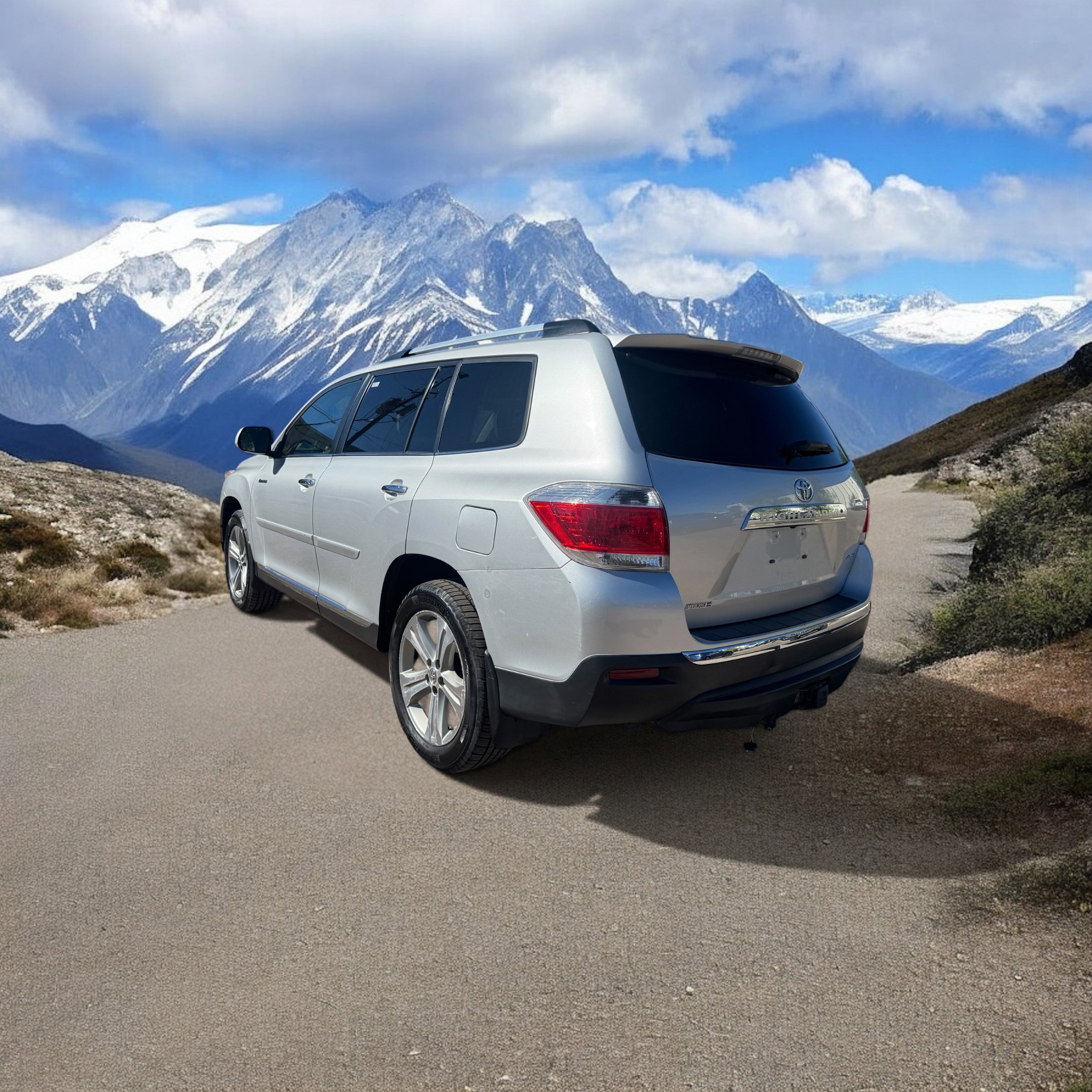 Used 2012 Toyota Highlander Limited w/ Tow Pkg image 3