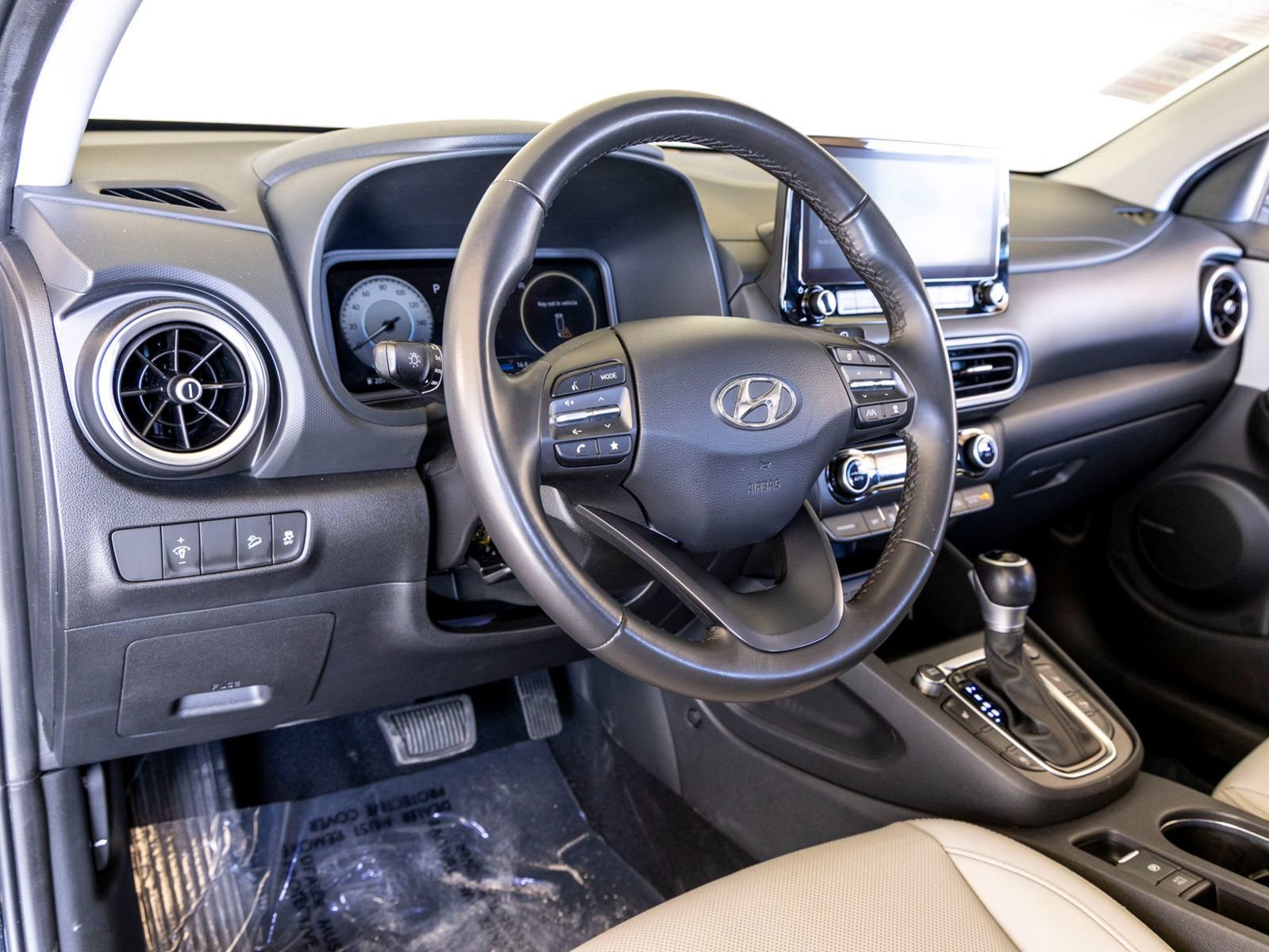 Used 2023 Hyundai Kona Limited image 17