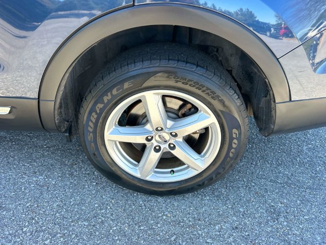 Used 2016 Ford Explorer XLT w/ Equipment Group 201A AWD/4WD image 12