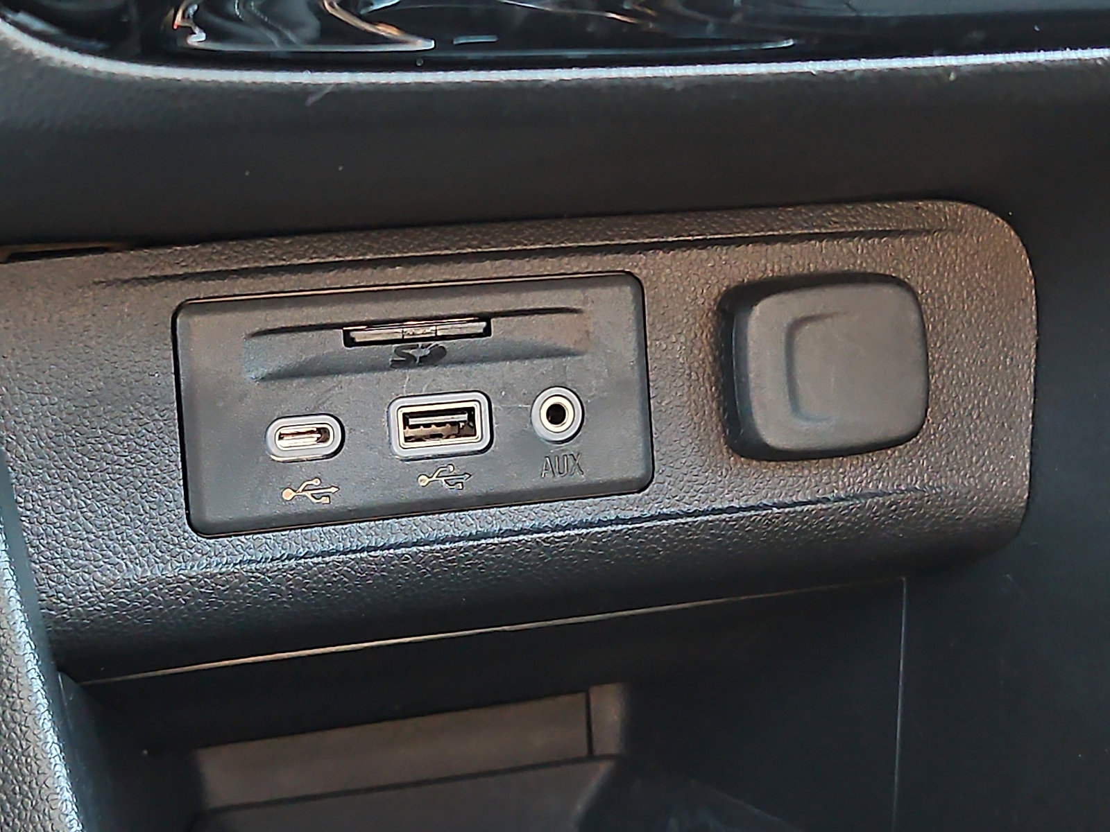 Certified 2021 Buick Encore GX Select w/ Advanced Technology Package image 25