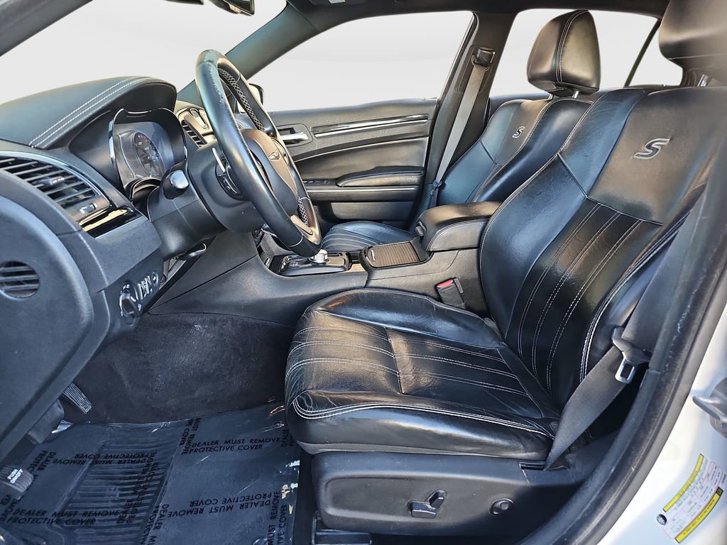 Used 2018 Chrysler 300 S w/ 300S Premium Group RWD image 17